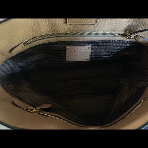 Prada hand bag - Picture 4 of 4
